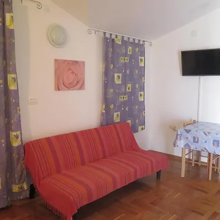 Studio In With Balcony, Air Condition, Wifi