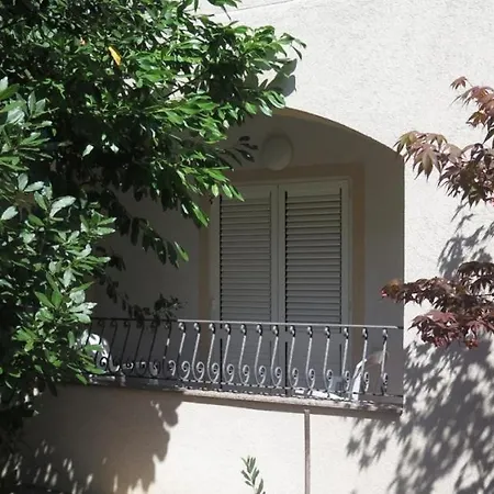 Studio In With Balcony, Air Condition, Wifi Apartament