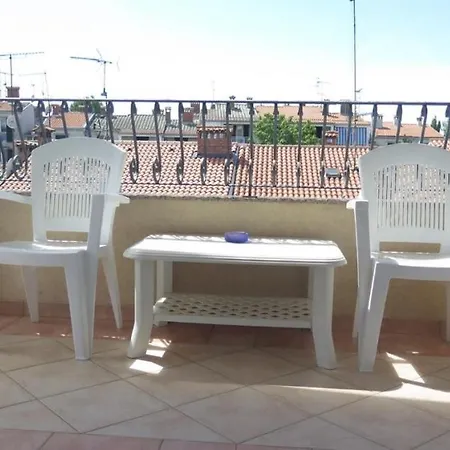 Studio In With Balcony, Air Condition, Wifi Apartament